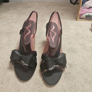 New with box Nina low heel open toe shoes